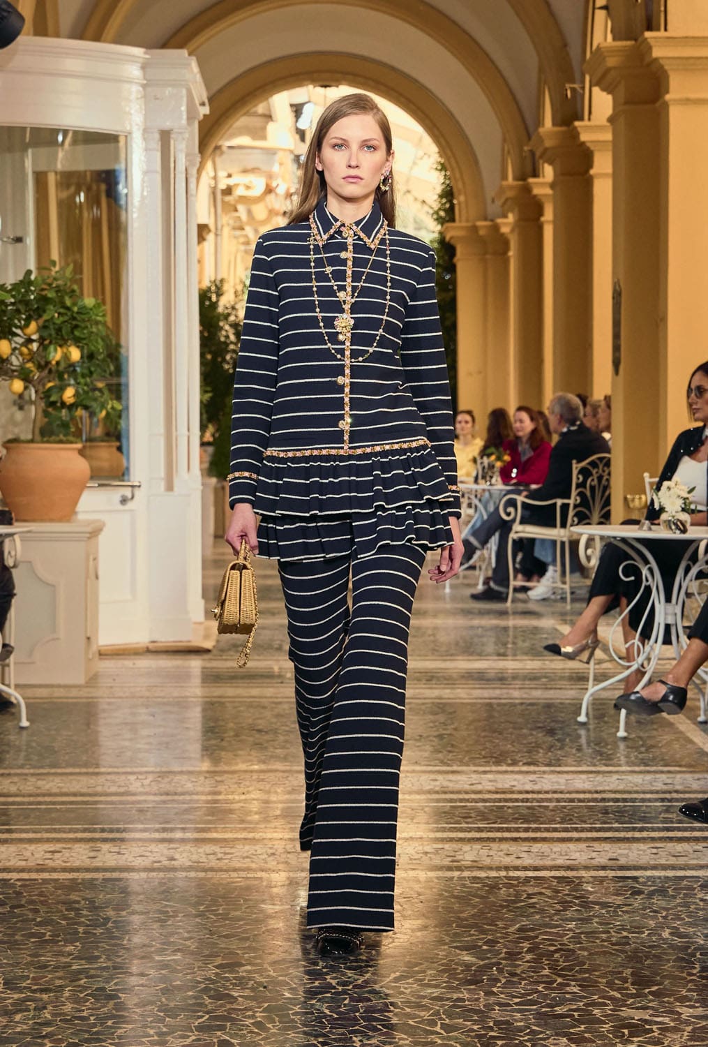 CHANEL Cruise 2025 26 Resort Lake Como Runway Magazine (7)
