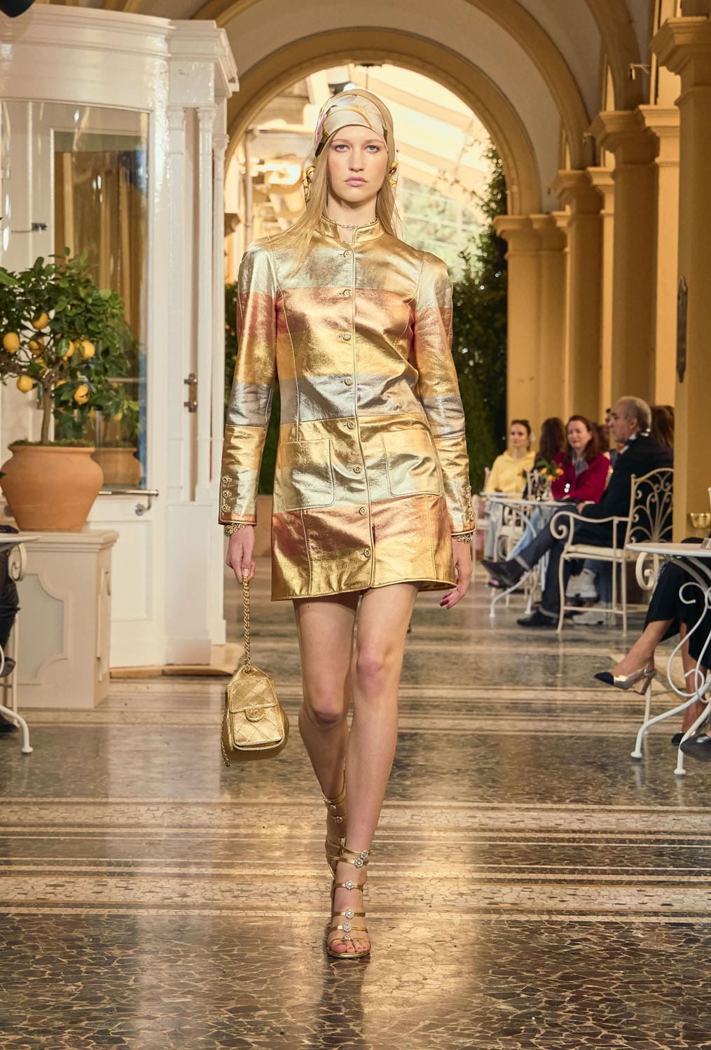 CHANEL Cruise 2025 26 Resort Lake Como Runway Magazine (9)