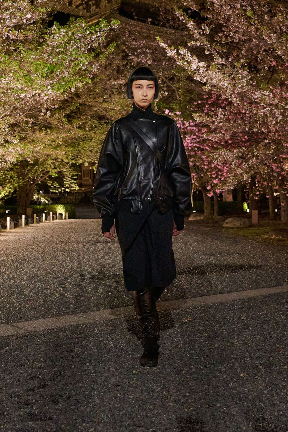 Dior осень 2025 Киото Runway Журнал (18)