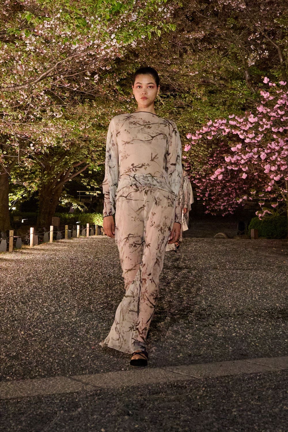 Dior осень 2025 Киото Runway Журнал (26)