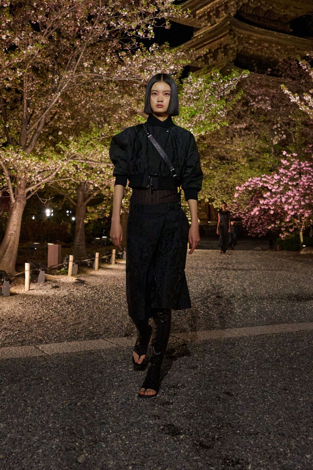Dior осень 2025 Киото Runway Журнал (5)