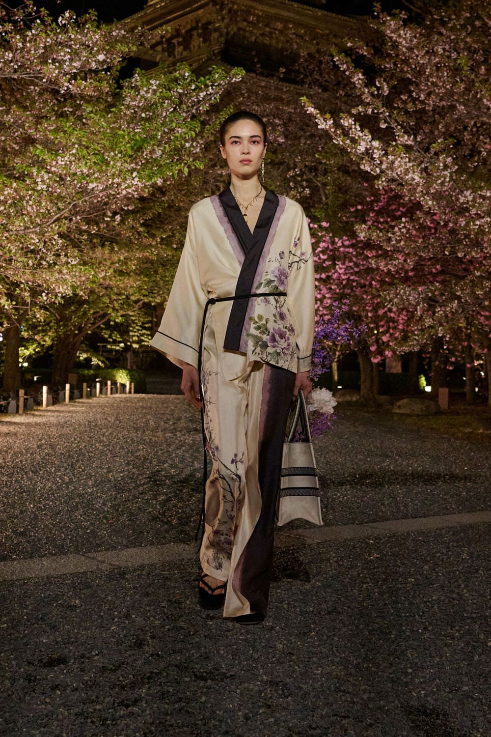 Dior осень 2025 Киото Runway Журнал (51)