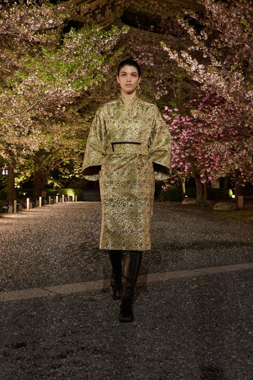 Dior осень 2025 Киото Runway Журнал (60)