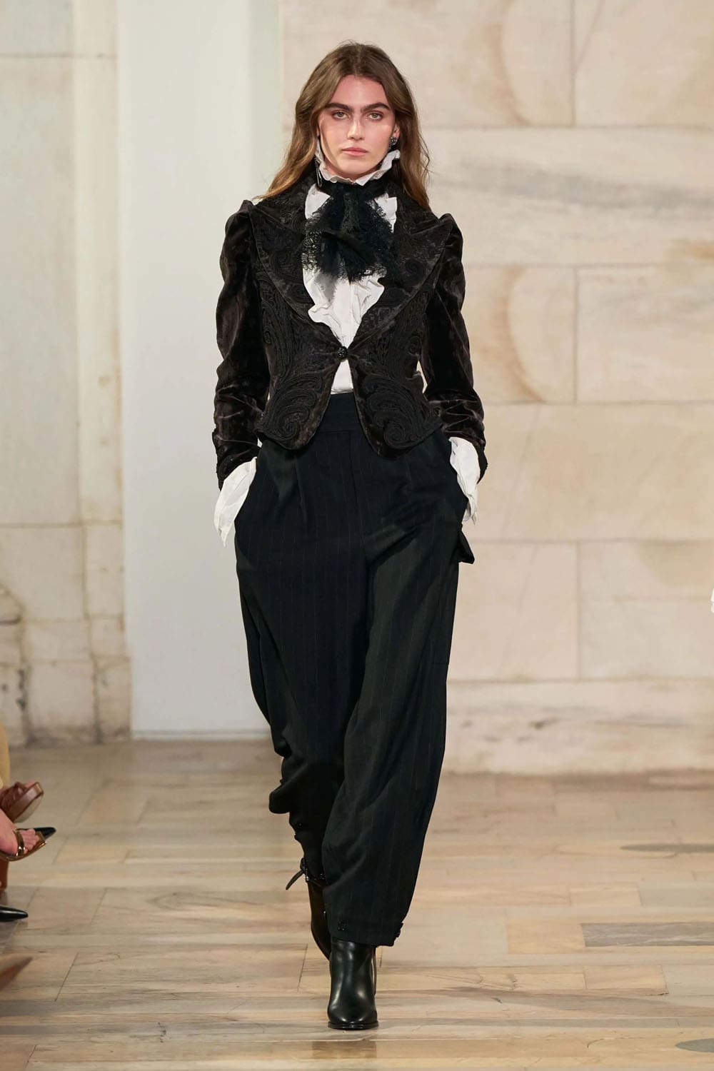 Ralph Lauren Fall Winter 2025 26 Runway Magazine (31)