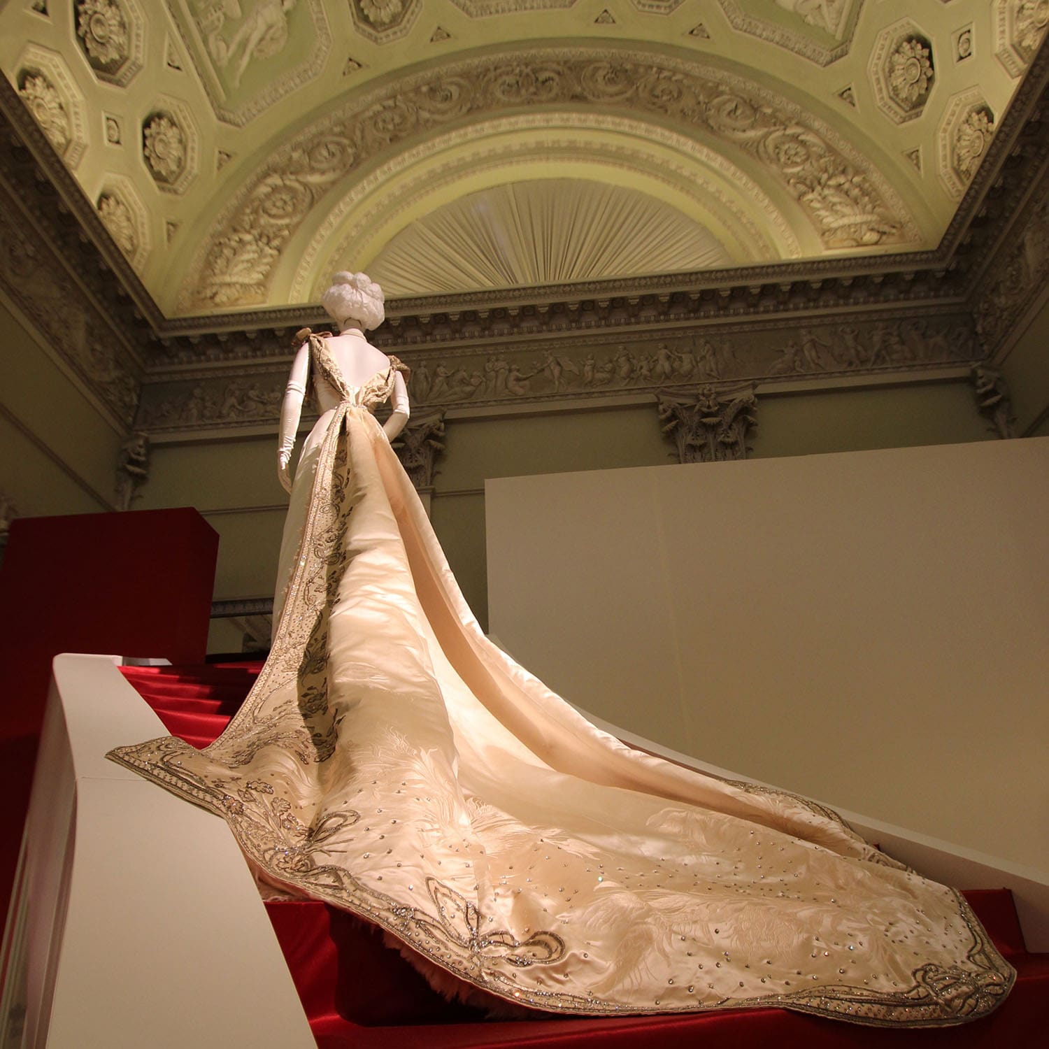 12 Charles Frederick Worth, Manteau de cour for Franca Florio 1902
