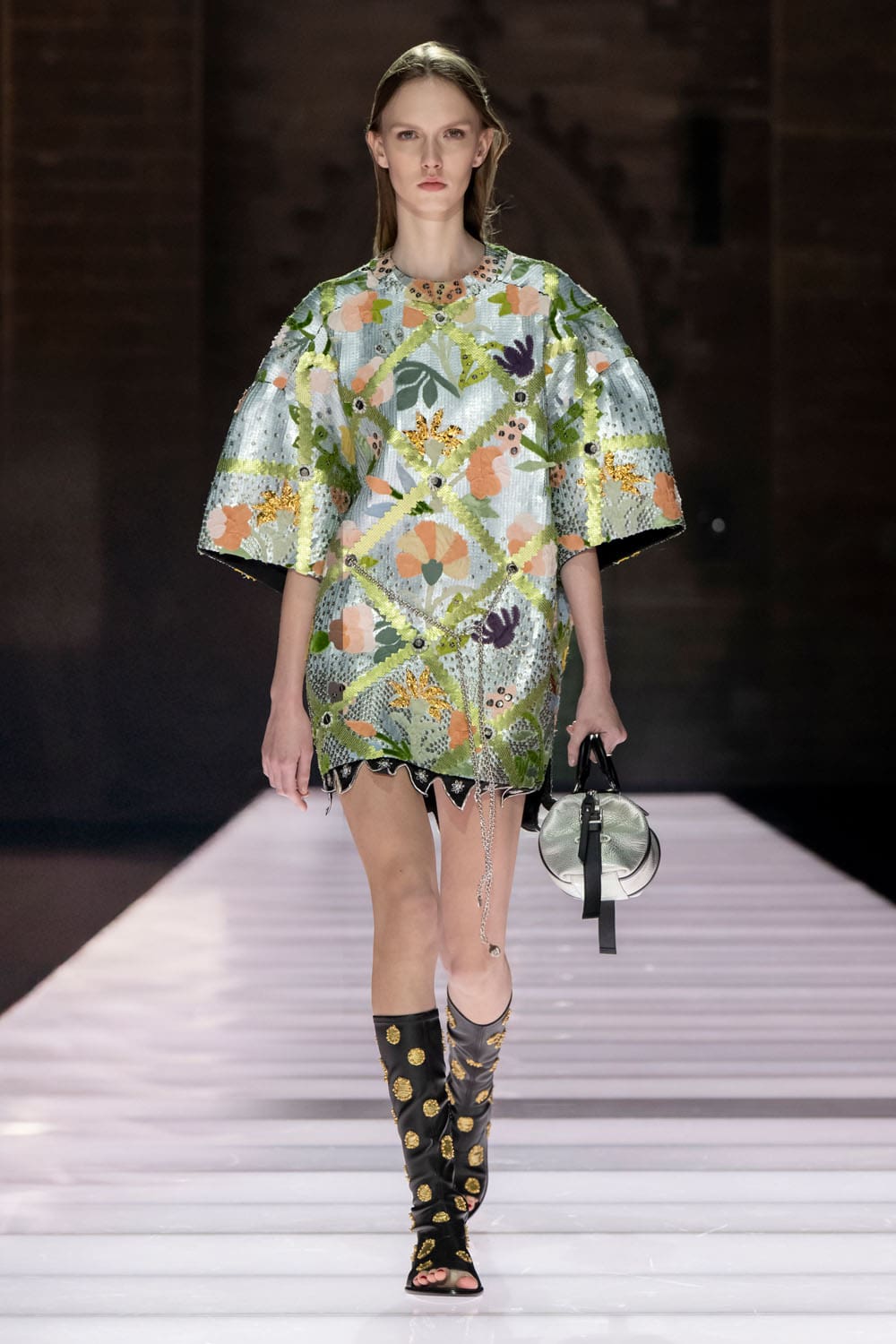 Louis Vuitton Kreuzfahrt 2026 Resort Runway Magazin (18)