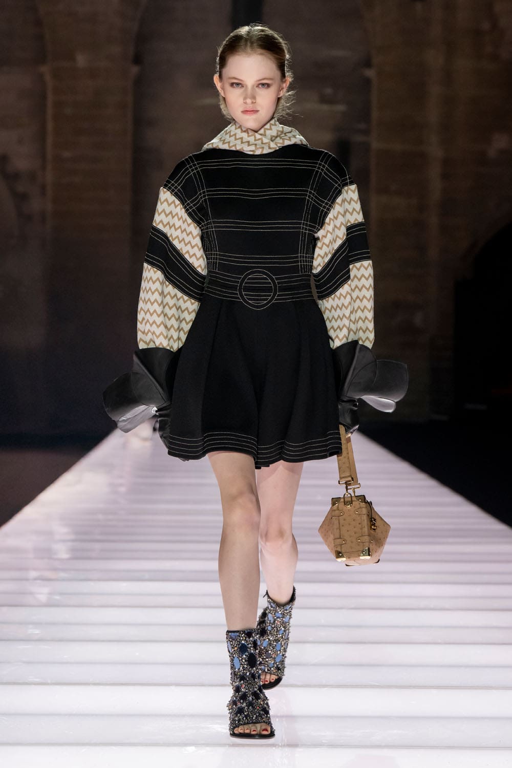 Louis Vuitton Kreuzfahrt 2026 Resort Runway Magazin (28)