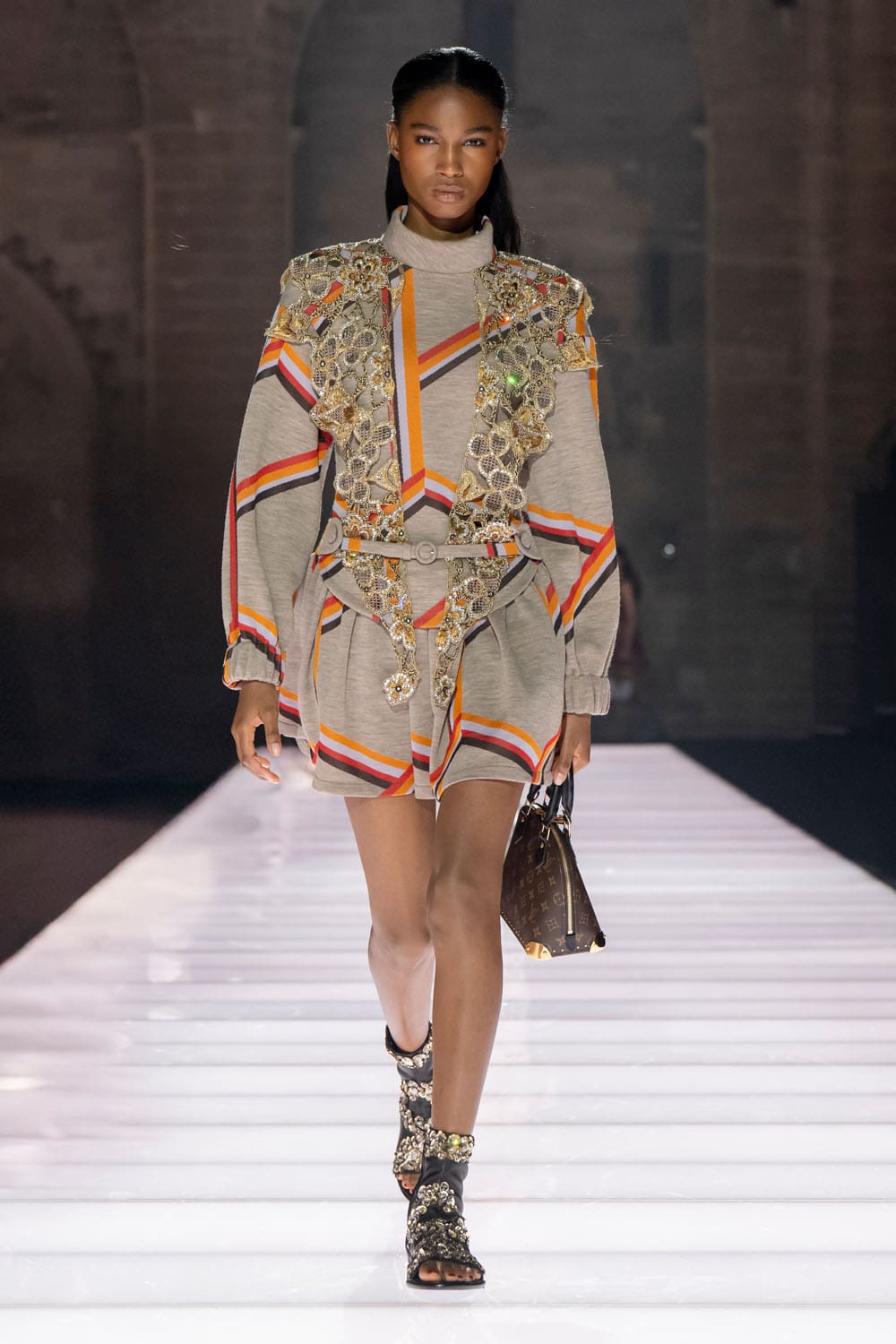 Louis Vuitton Kreuzfahrt 2026 Resort Runway Magazin (33)