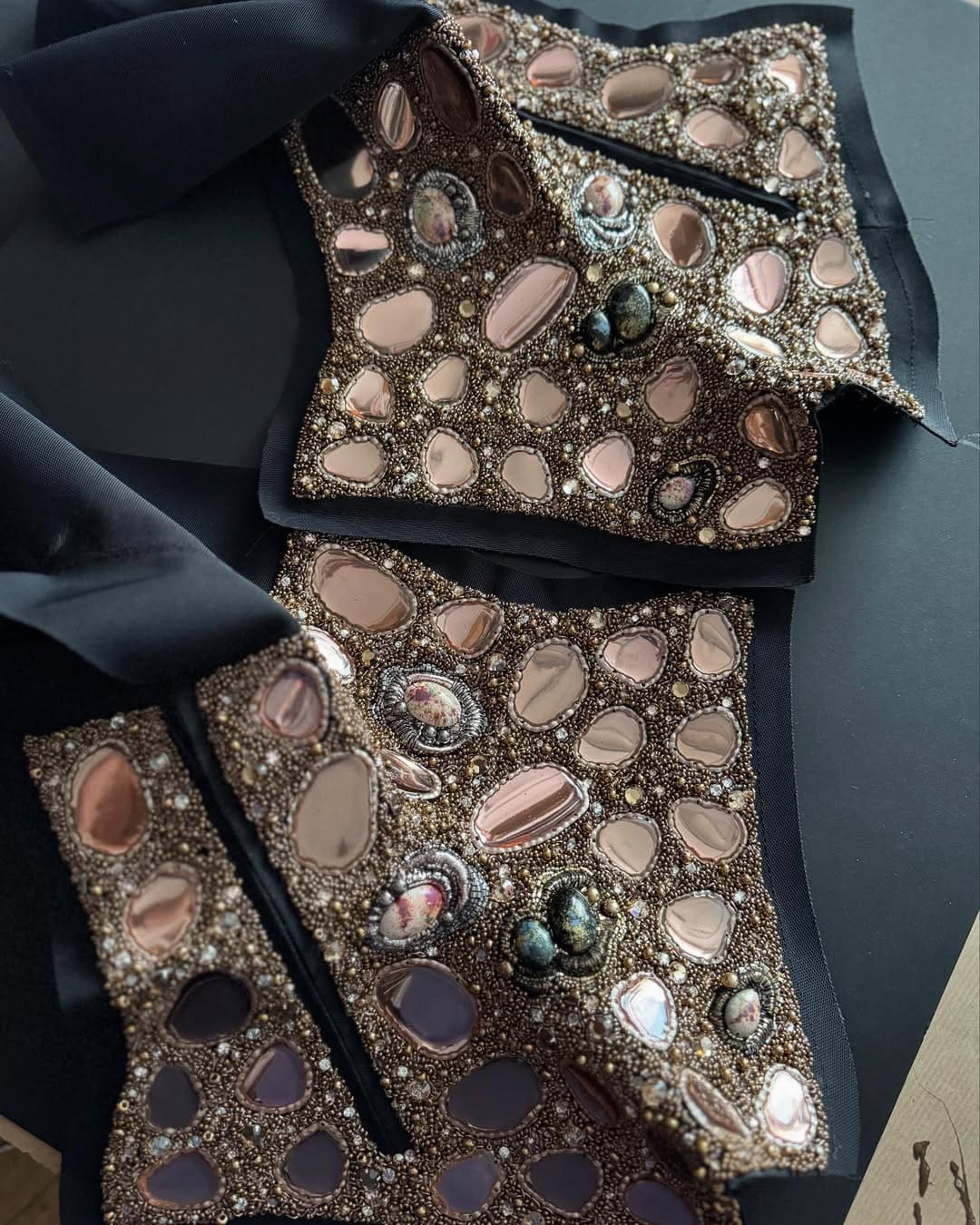 Louis Vuitton Kreuzfahrt 2026 Resortdetails Jean Pierre Ollier Atelier (1)