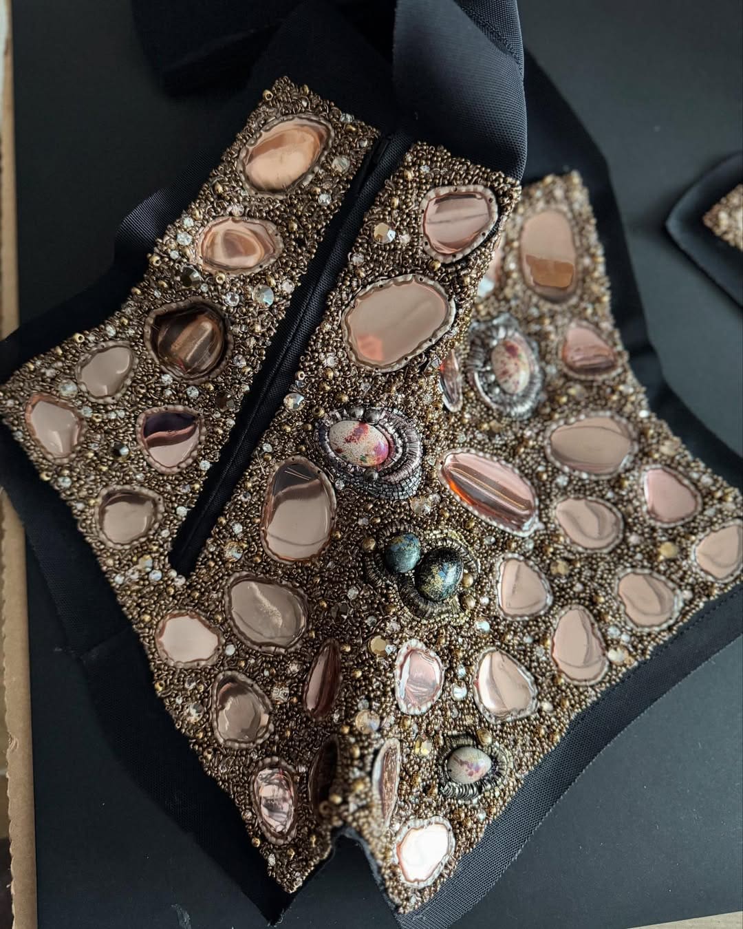 Louis Vuitton Kreuzfahrt 2026 Resortdetails Jean Pierre Ollier Atelier (17)