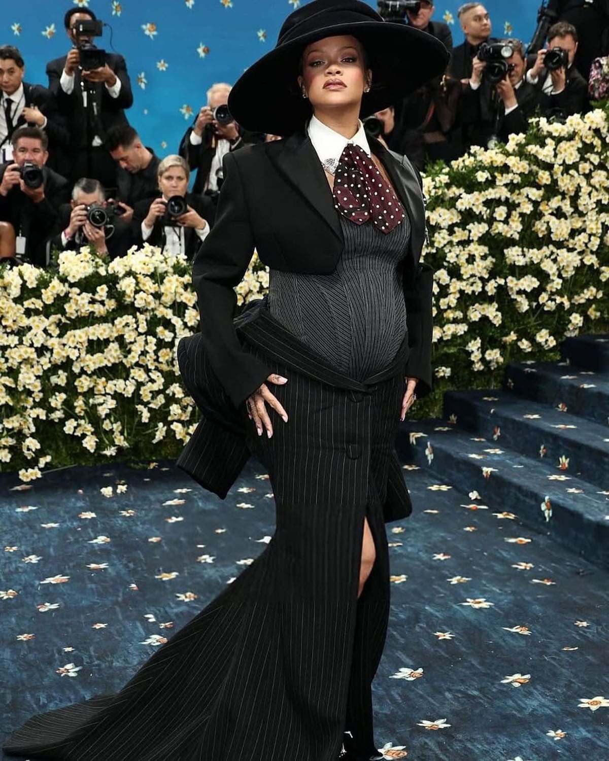 Rihanna in Marc Jabobs at Met Gala 2025 1