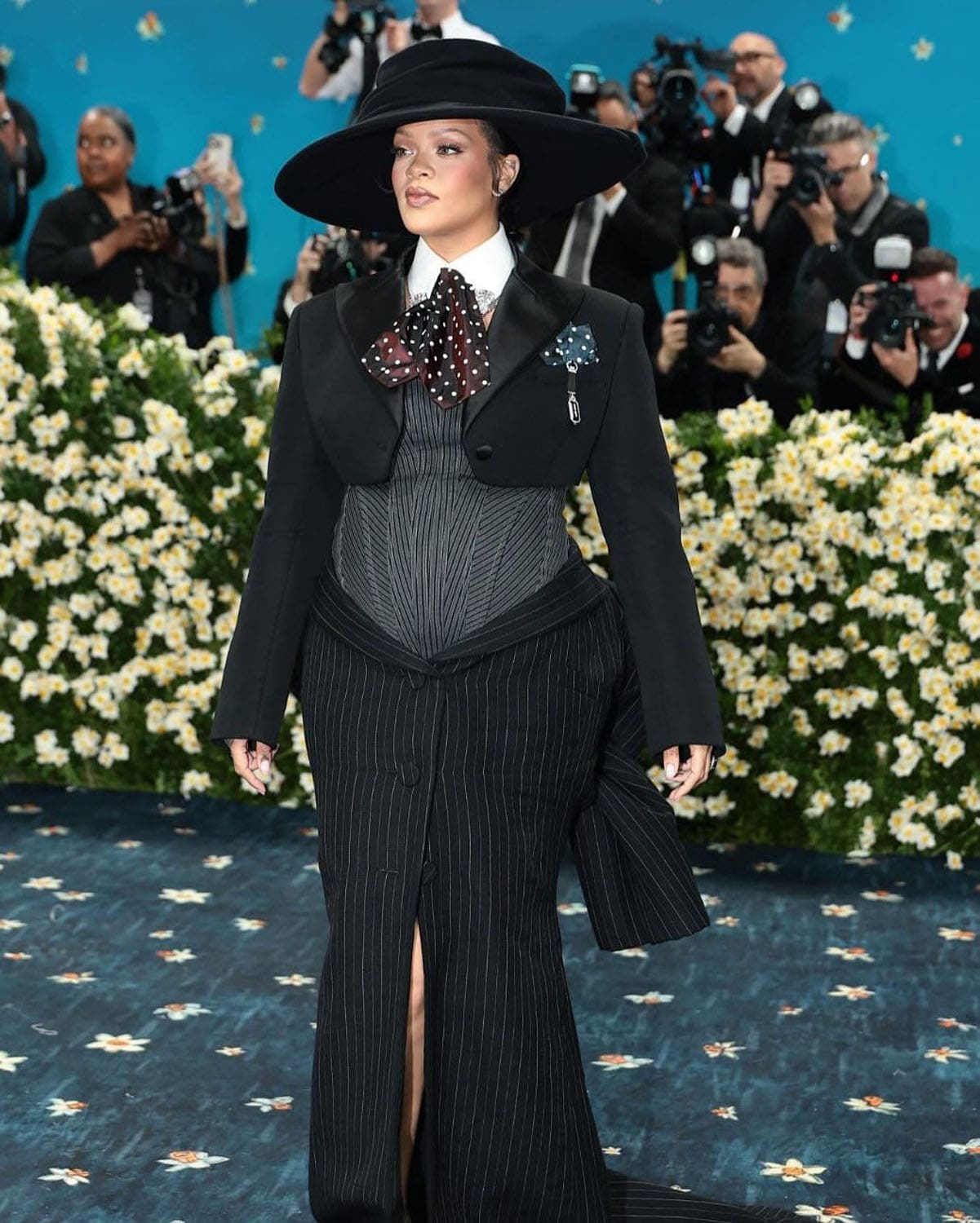 Rihanna in Marc Jabobs at Met Gala 2025 4