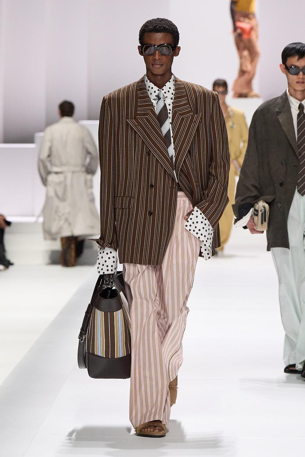 31 Dolce Gabbana Primavera Verão 2026 Masculino Runway revista