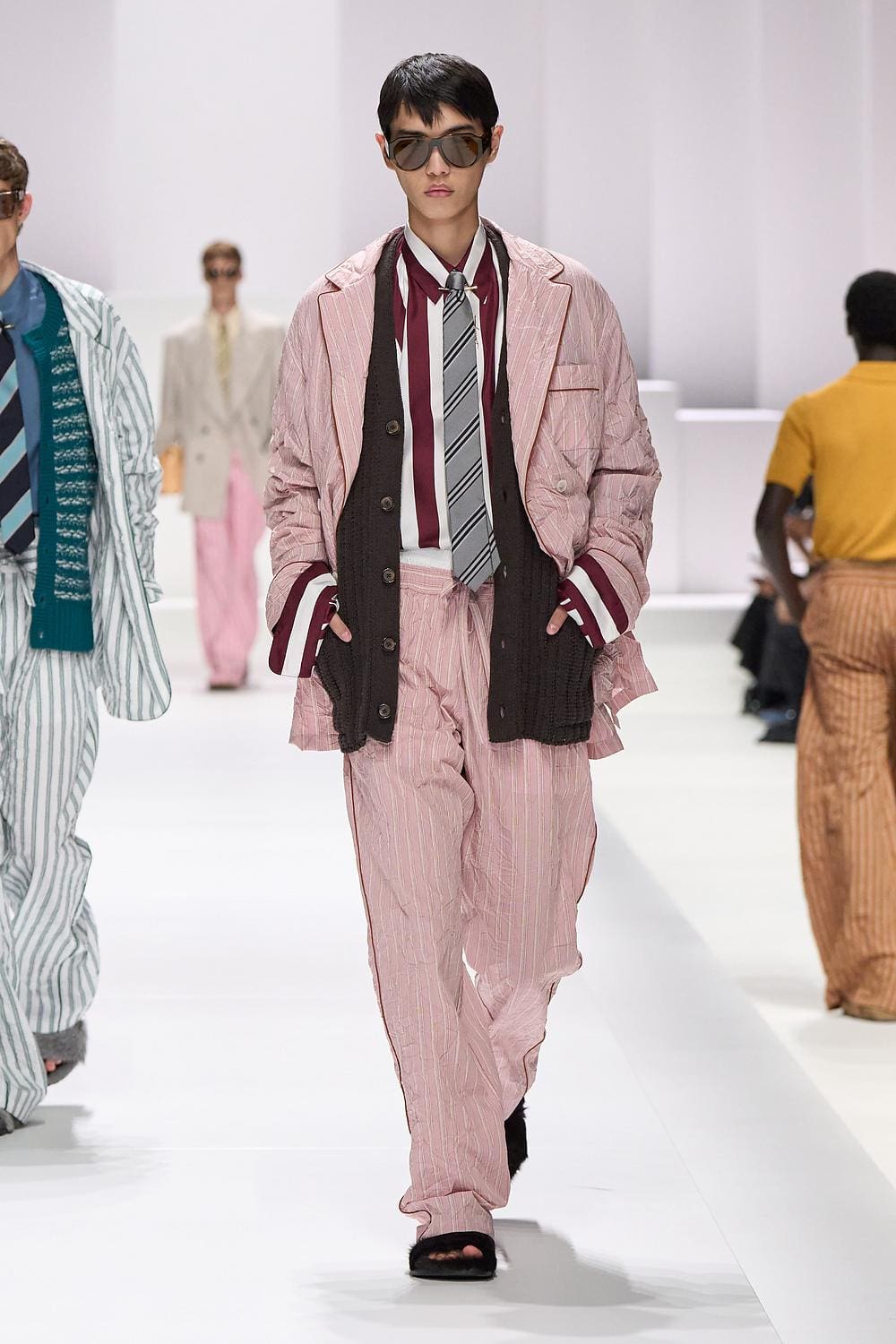36 Dolce Gabbana Primavera Verão 2026 Masculino Runway revista