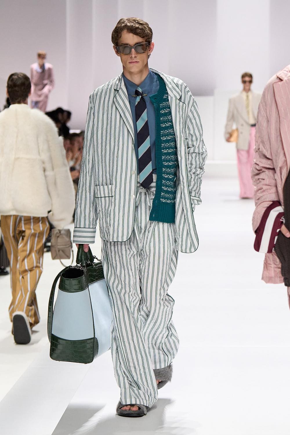37 Dolce Gabbana Primavera Verão 2026 Masculino Runway revista