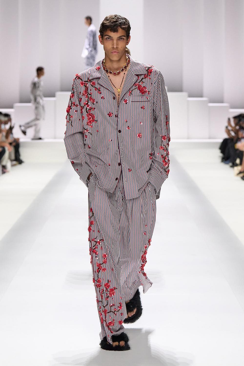65 Dolce Gabbana Primavera Verão 2026 Masculino Runway revista
