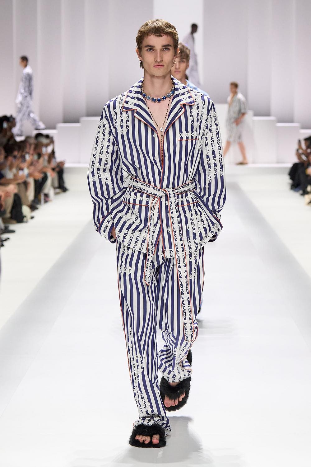 66 Dolce Gabbana Primavera Verão 2026 Masculino Runway revista