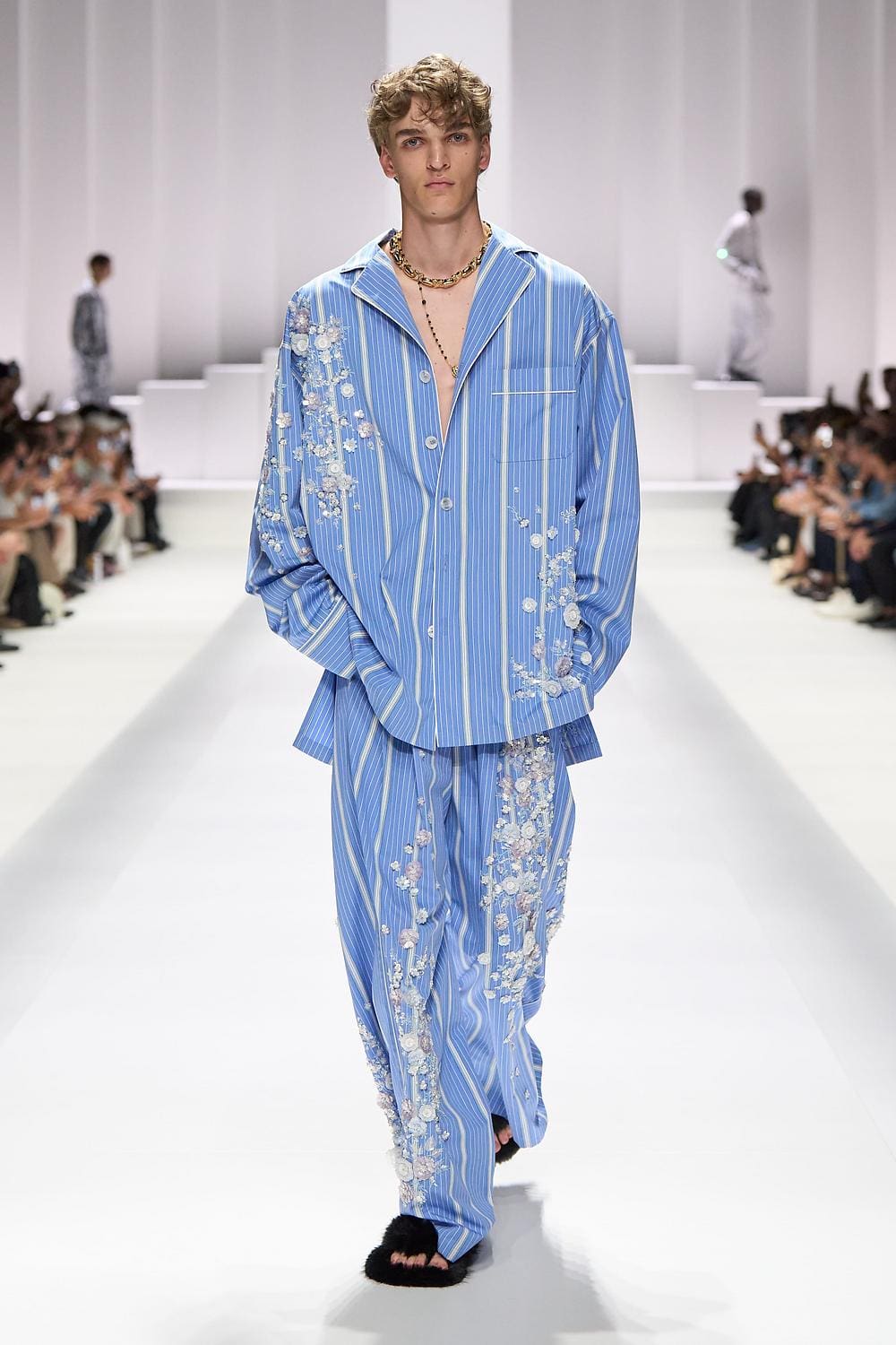 67 Dolce Gabbana Primavera Verão 2026 Masculino Runway revista