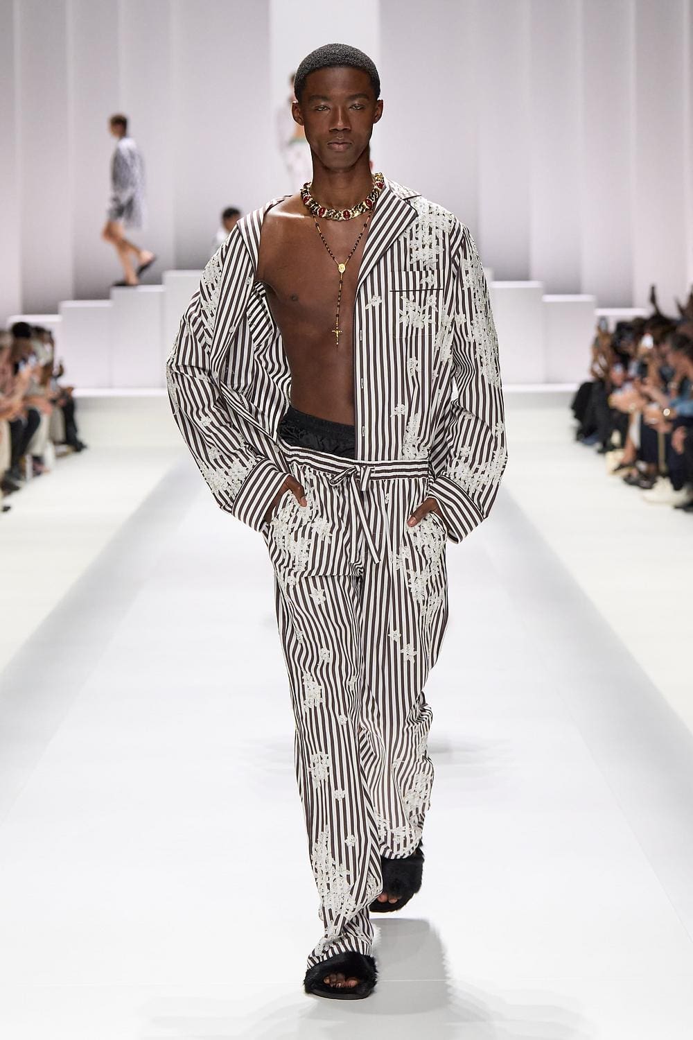 69 Dolce Gabbana Primavera Verão 2026 Masculino Runway revista