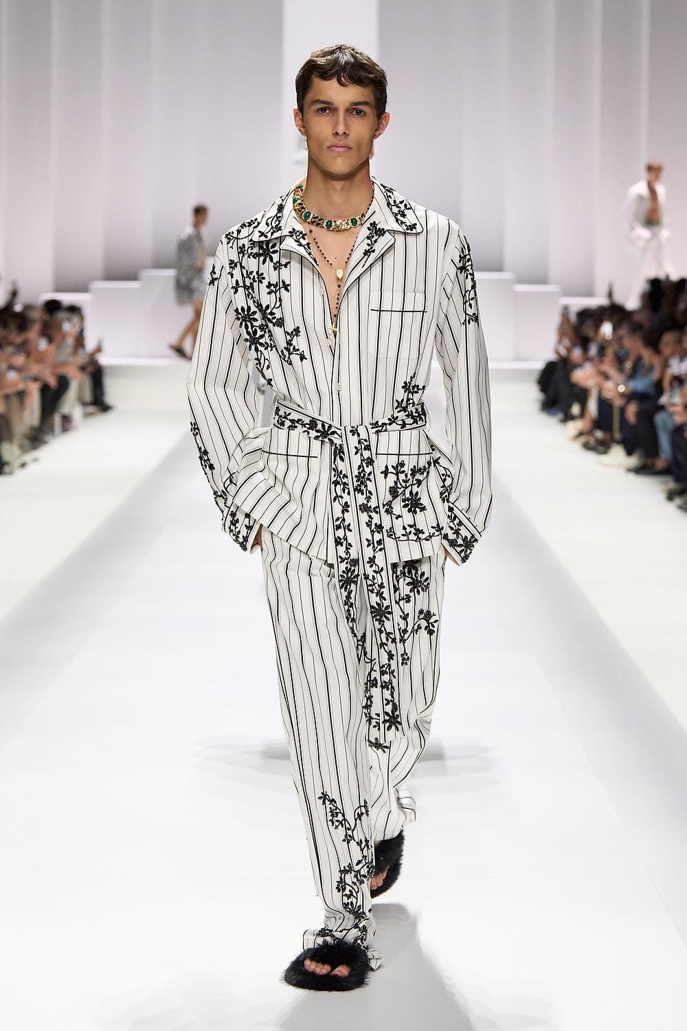 71 Dolce Gabbana Primavera Verão 2026 Masculino Runway revista