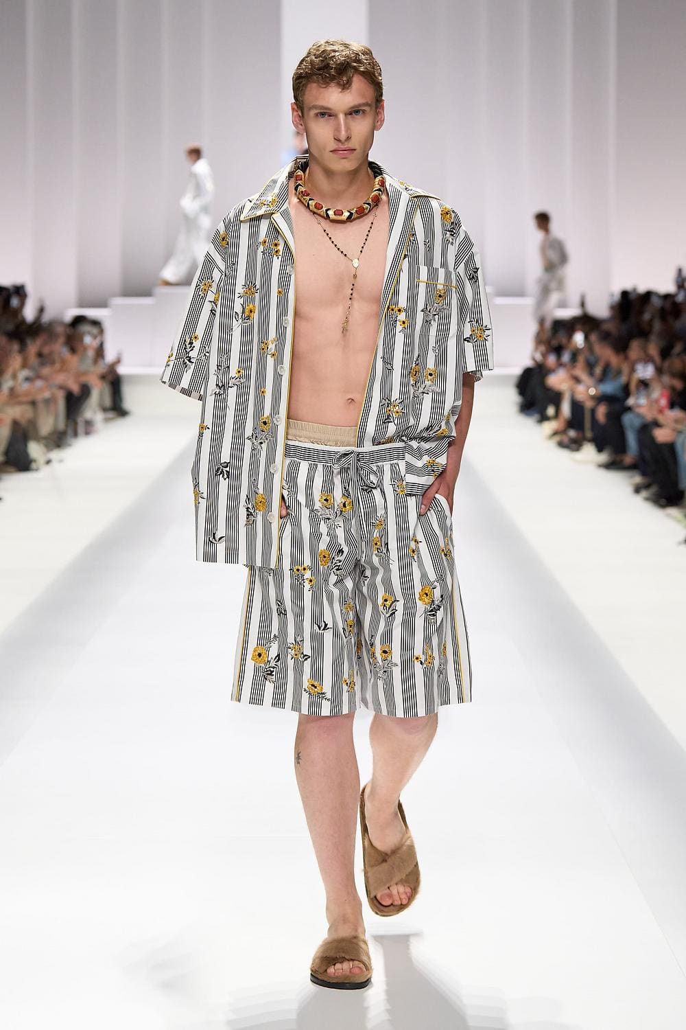 72 Dolce Gabbana Primavera Verão 2026 Masculino Runway revista