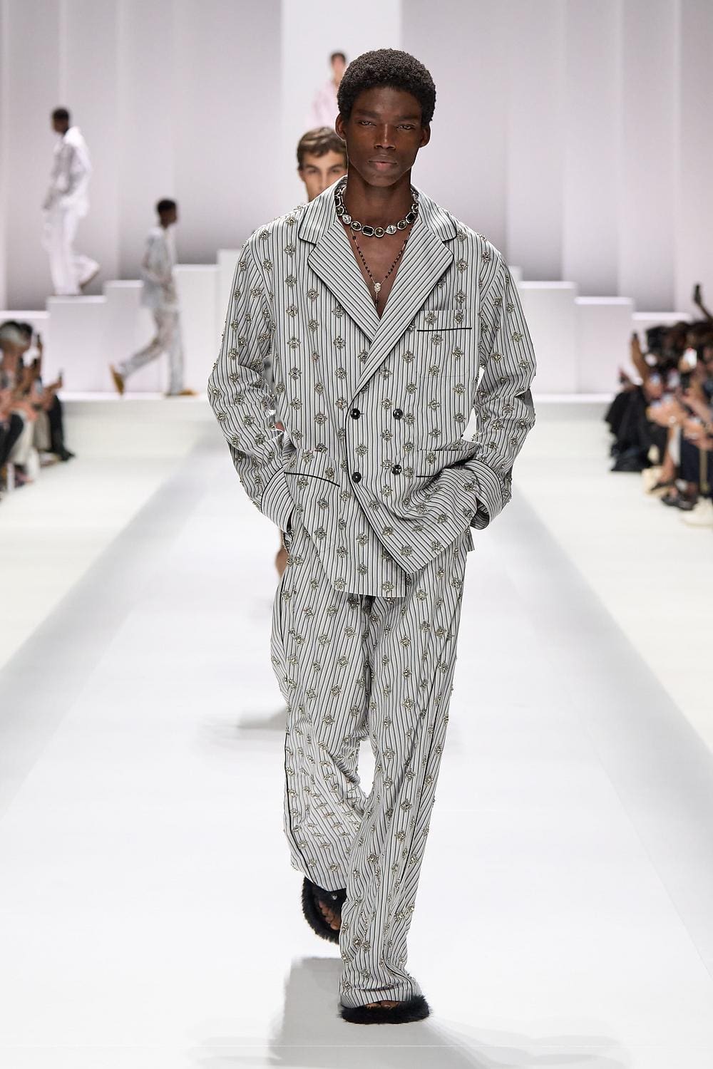76 Dolce Gabbana Primavera Verão 2026 Masculino Runway revista