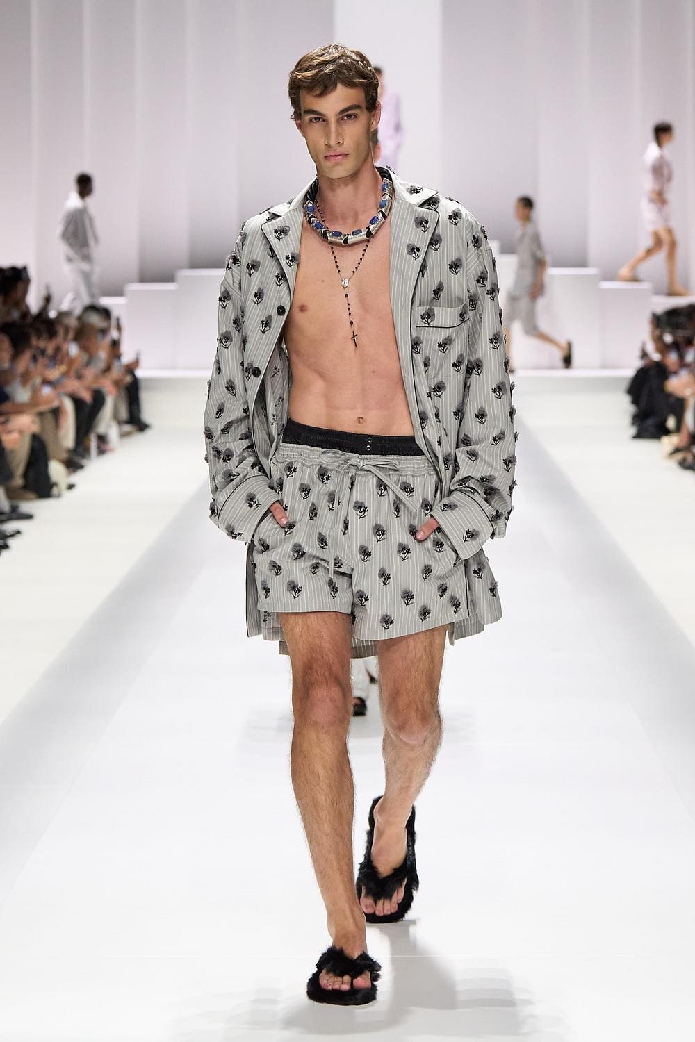 77 Dolce Gabbana Primavera Verão 2026 Masculino Runway revista