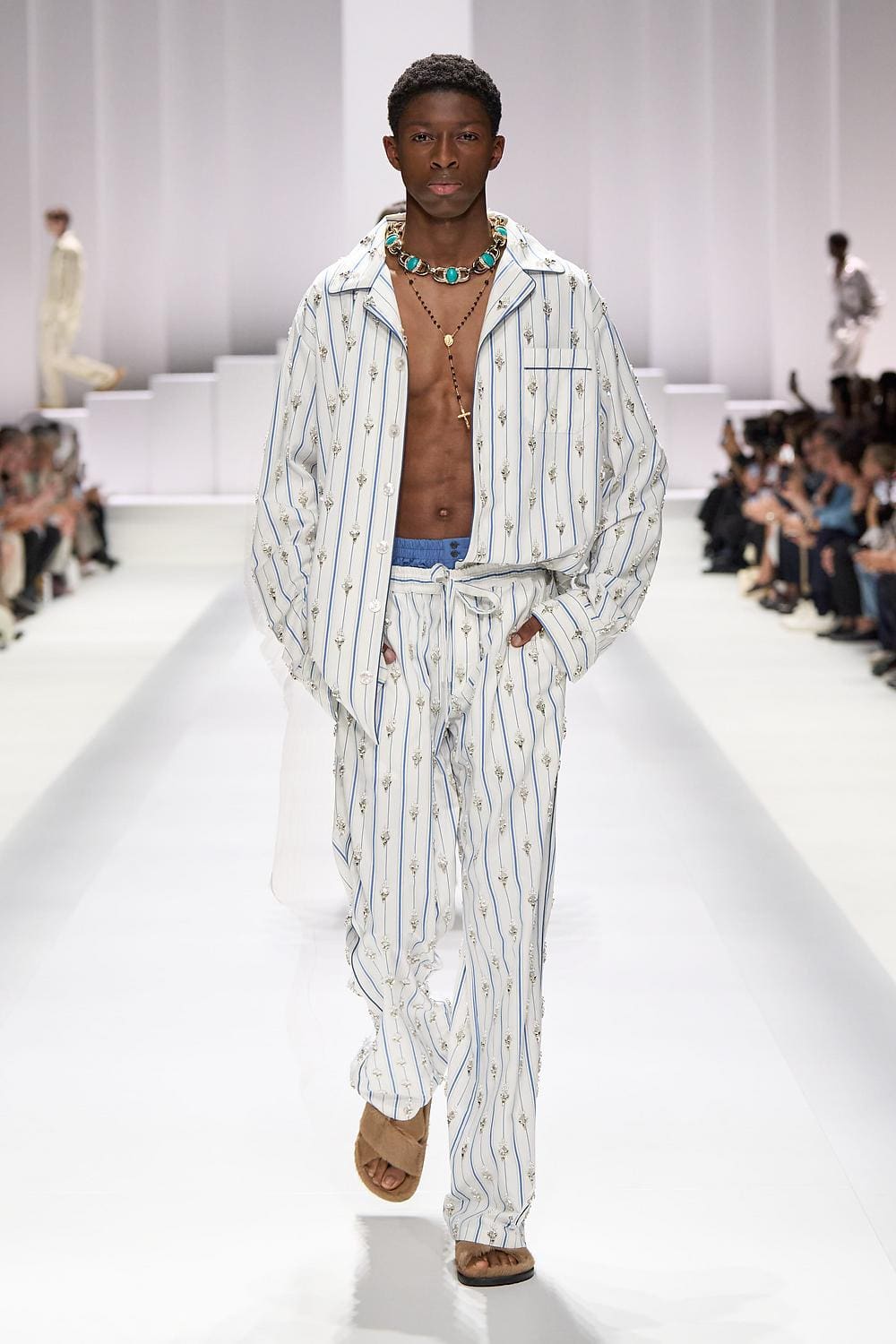 83 Dolce Gabbana Primavera Verão 2026 Masculino Runway revista