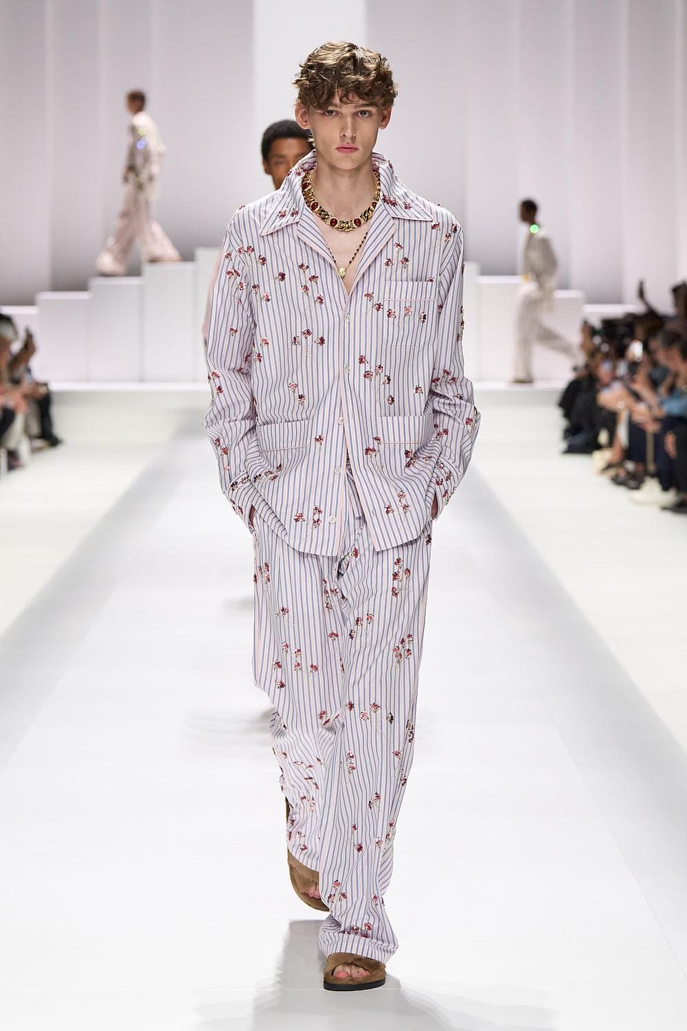 85 Dolce Gabbana Primavera Verão 2026 Masculino Runway revista