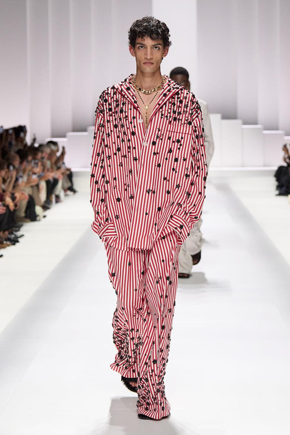 87 Dolce Gabbana Primavera Verão 2026 Masculino Runway revista