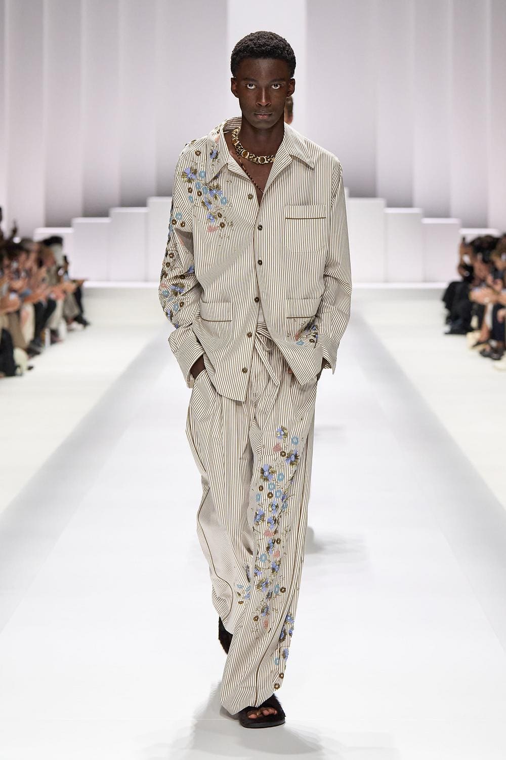 88 Dolce Gabbana Primavera Verão 2026 Masculino Runway revista
