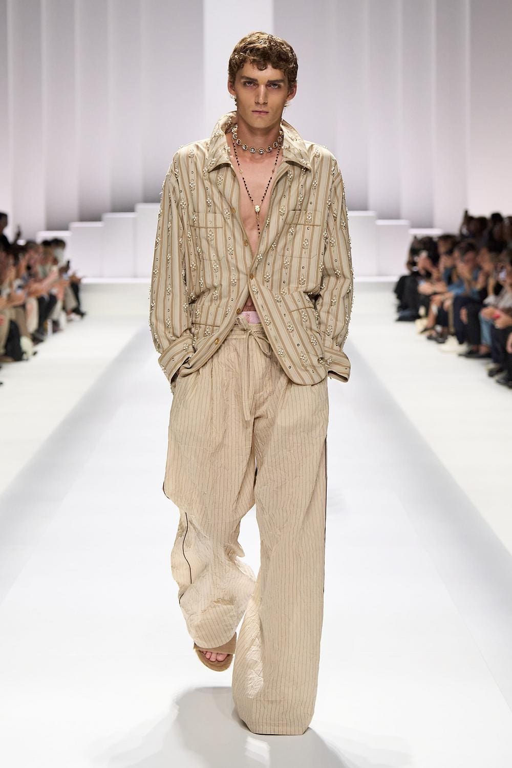 89 Dolce Gabbana Primavera Verão 2026 Masculino Runway revista