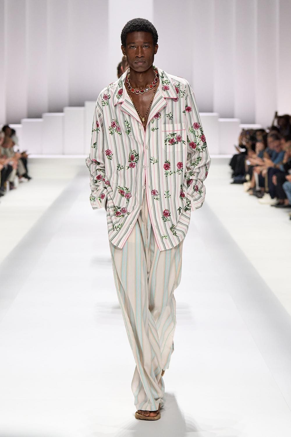 90 Dolce Gabbana Primavera Verão 2026 Masculino Runway revista