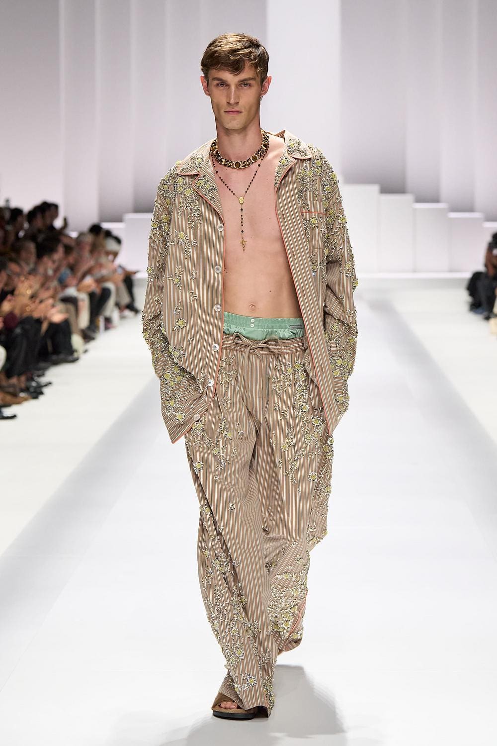93 Dolce Gabbana Primavera Verão 2026 Masculino Runway revista