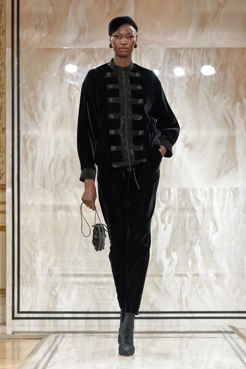 Armani Privè Autunno Inverno 2025 2026 Haute Couture Runway Magazine (25)