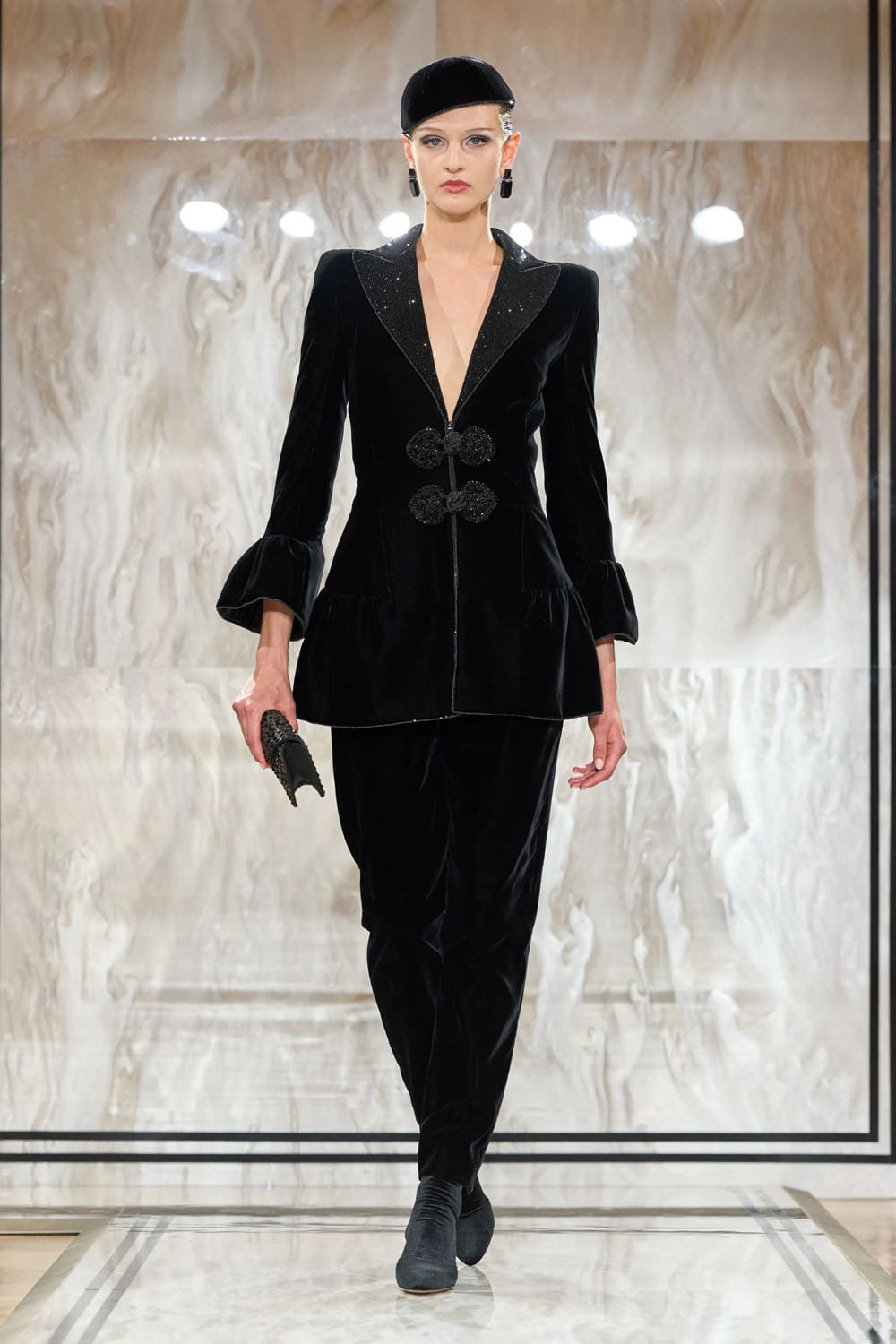 Armani Privè Autunno Inverno 2025 2026 Haute Couture Runway Magazine (28)