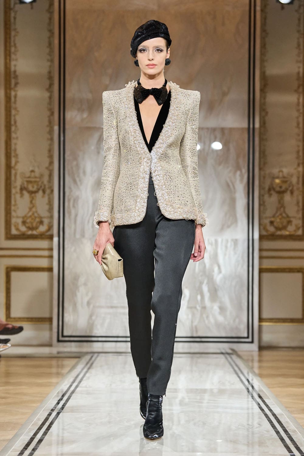 Armani Privè Autunno Inverno 2025 2026 Haute Couture Runway Magazine (32)