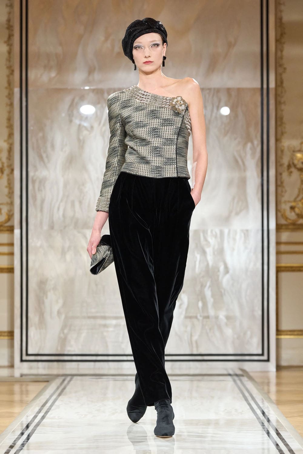 Armani Privè Autunno Inverno 2025 2026 Haute Couture Runway Magazine (36)
