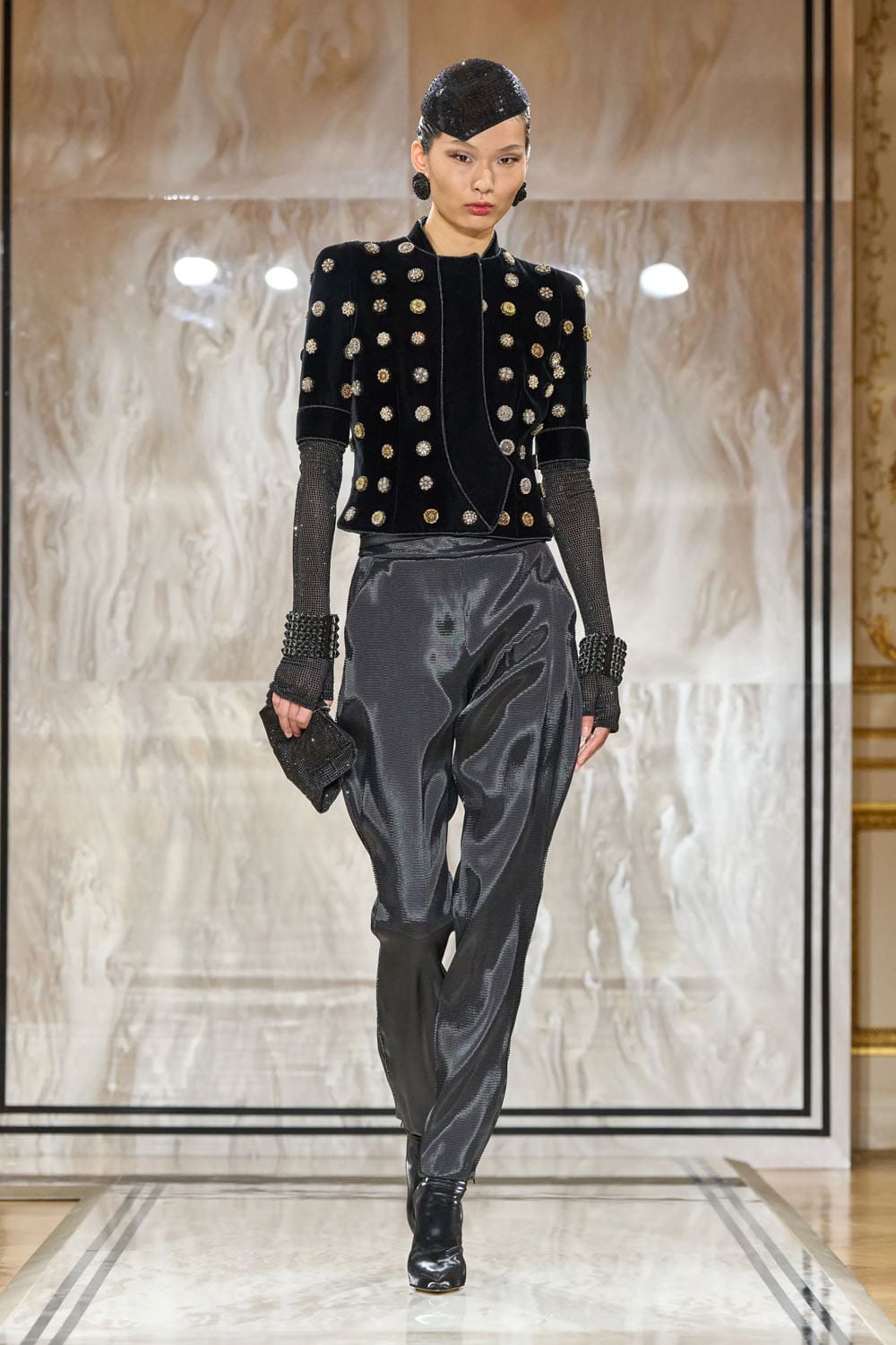 Armani Privè Autunno Inverno 2025 2026 Haute Couture Runway Magazine (38)