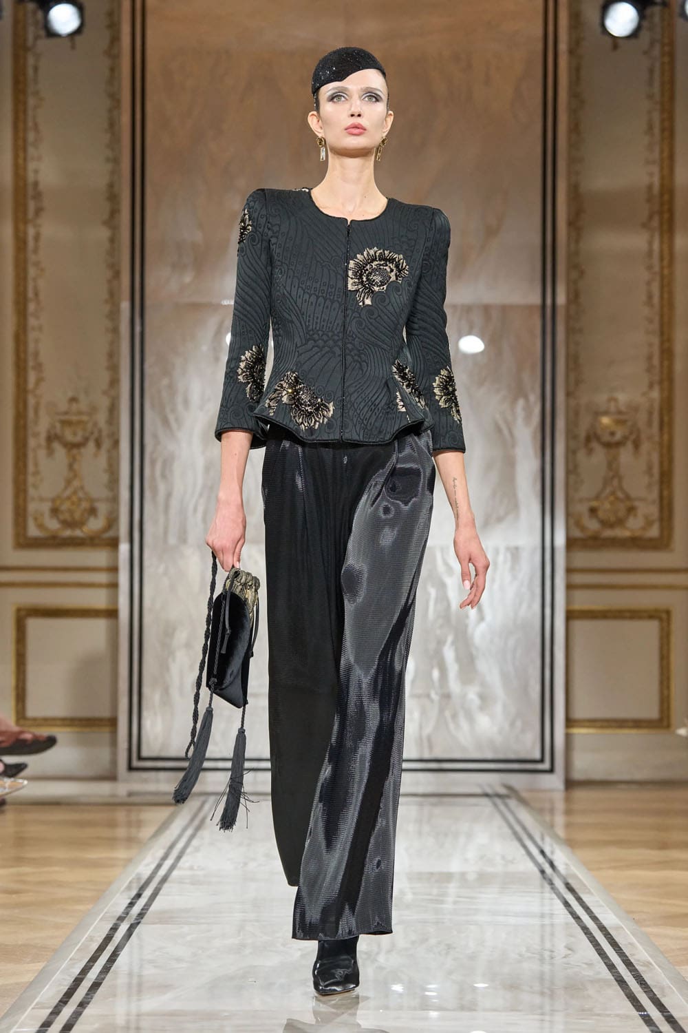 Armani Privè Autunno Inverno 2025 2026 Haute Couture Runway Magazine (39)