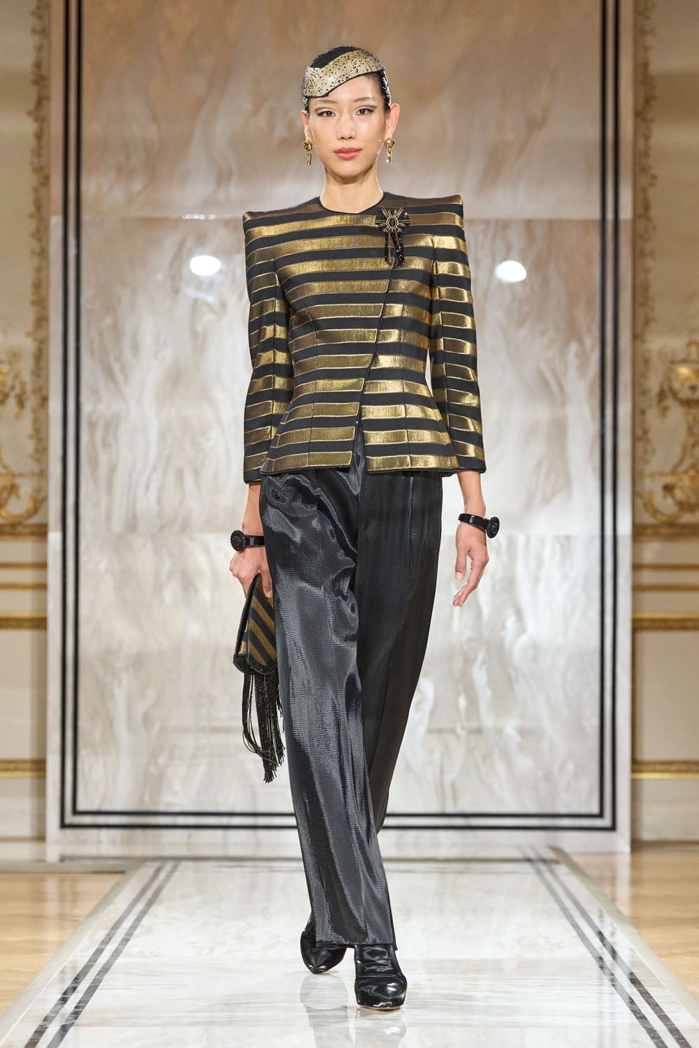 Armani Privè Autunno Inverno 2025 2026 Haute Couture Runway Magazine (40)