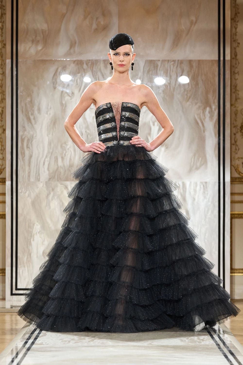 Armani Privè Autunno Inverno 2025 2026 Haute Couture Runway Magazine (47)