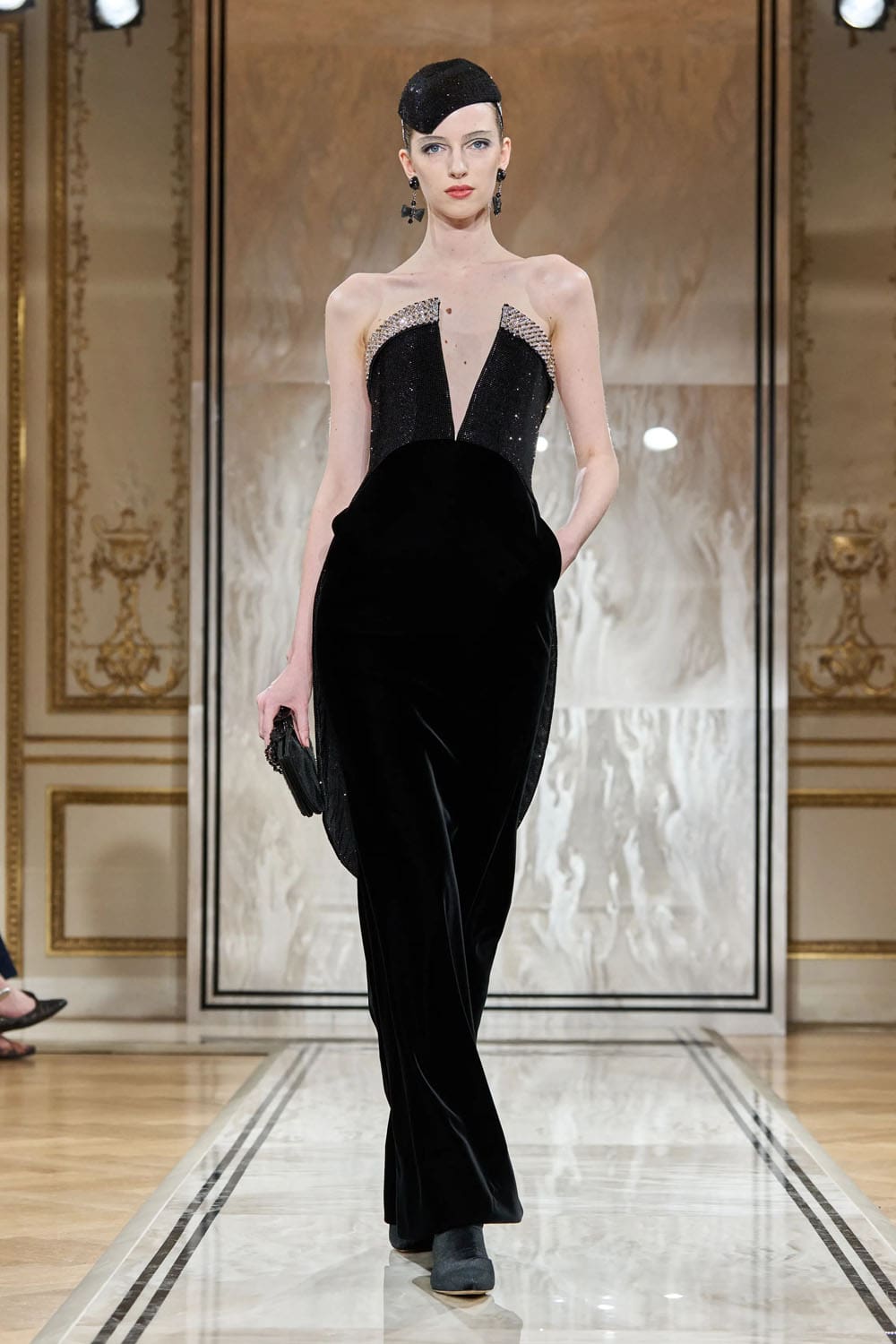 Armani Privè Autunno Inverno 2025 2026 Haute Couture Runway Magazine (50)