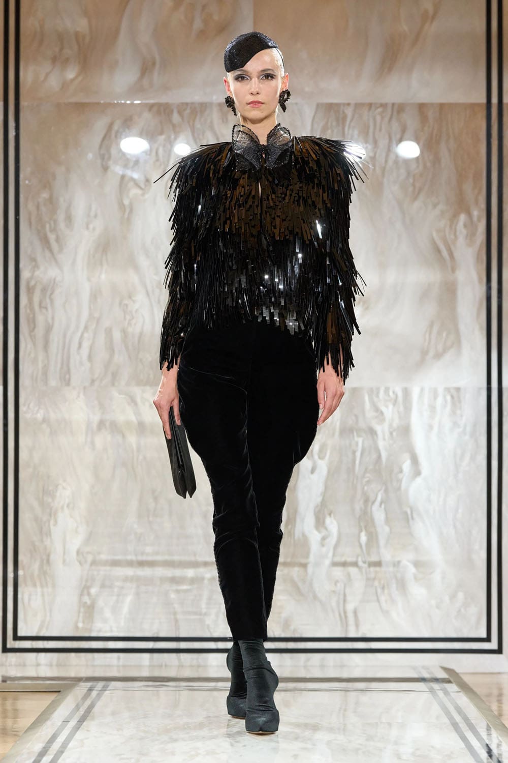Armani Privè Autunno Inverno 2025 2026 Haute Couture Runway Magazine (52)