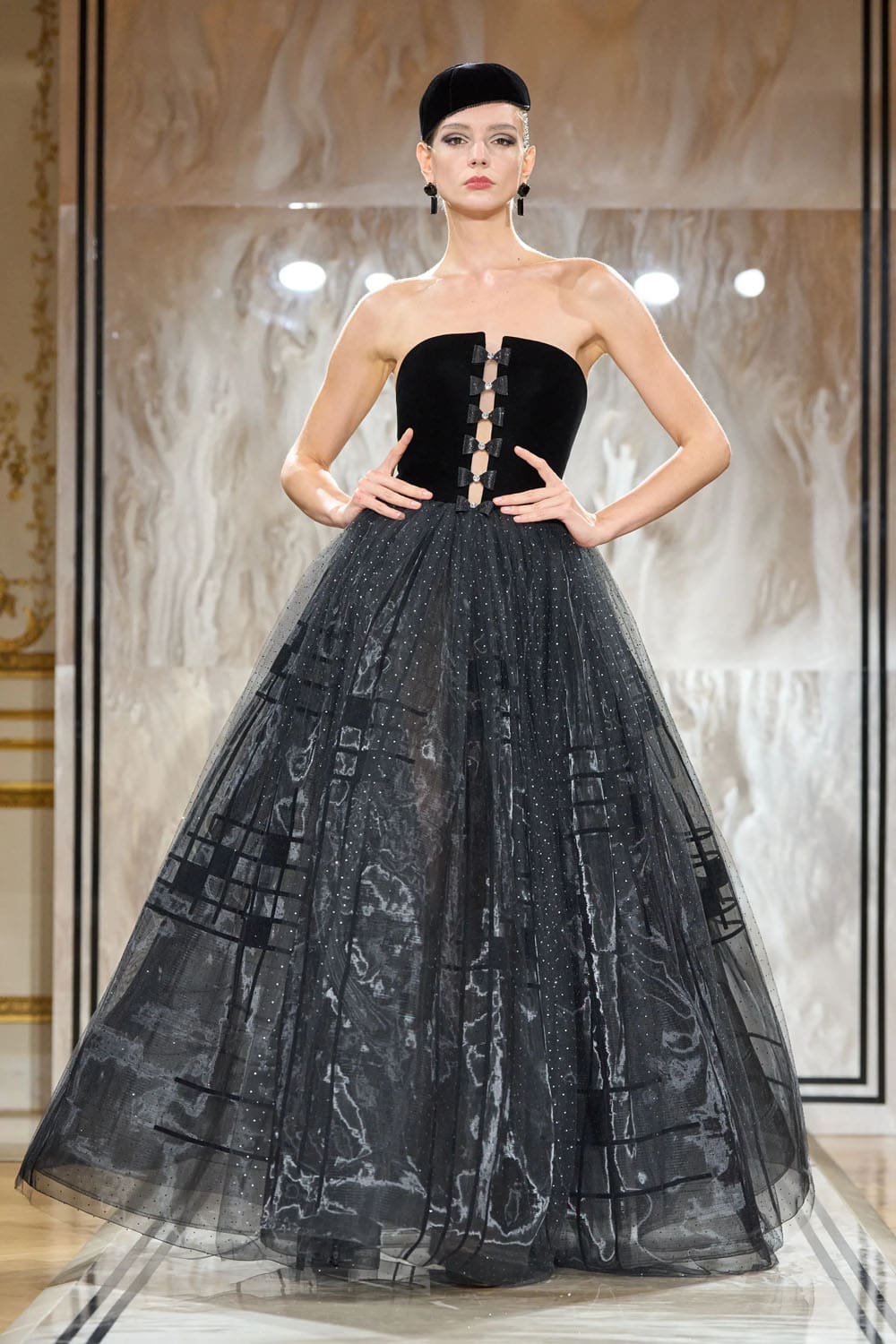 Armani Privè Autunno Inverno 2025 2026 Haute Couture Runway Magazine (54)