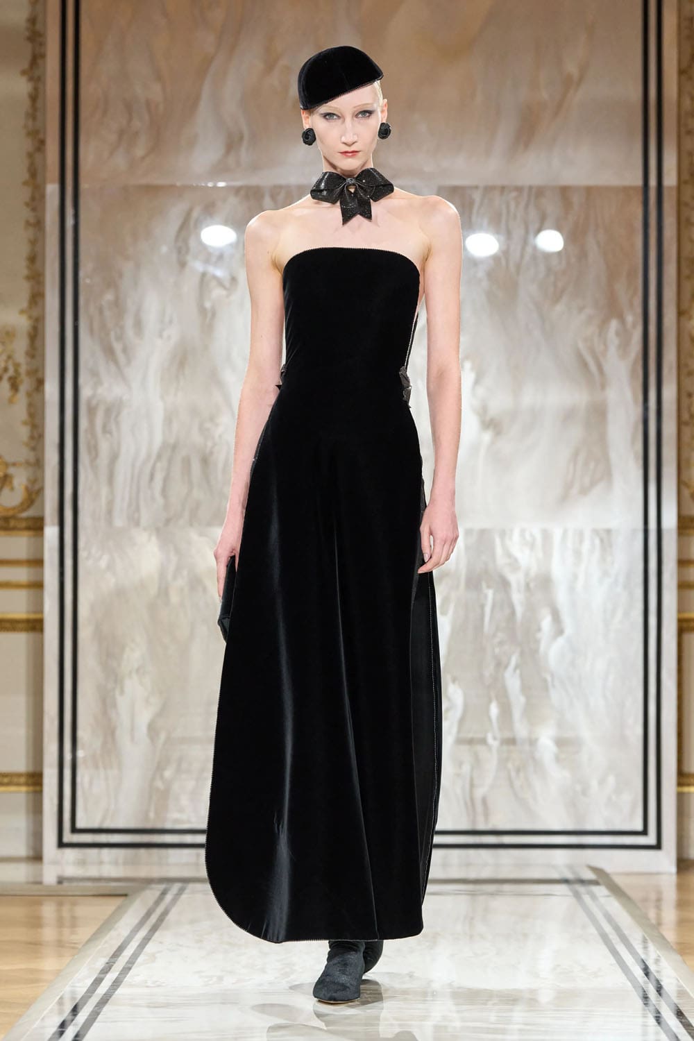 Armani Privè Autunno Inverno 2025 2026 Haute Couture Runway Magazine (55)