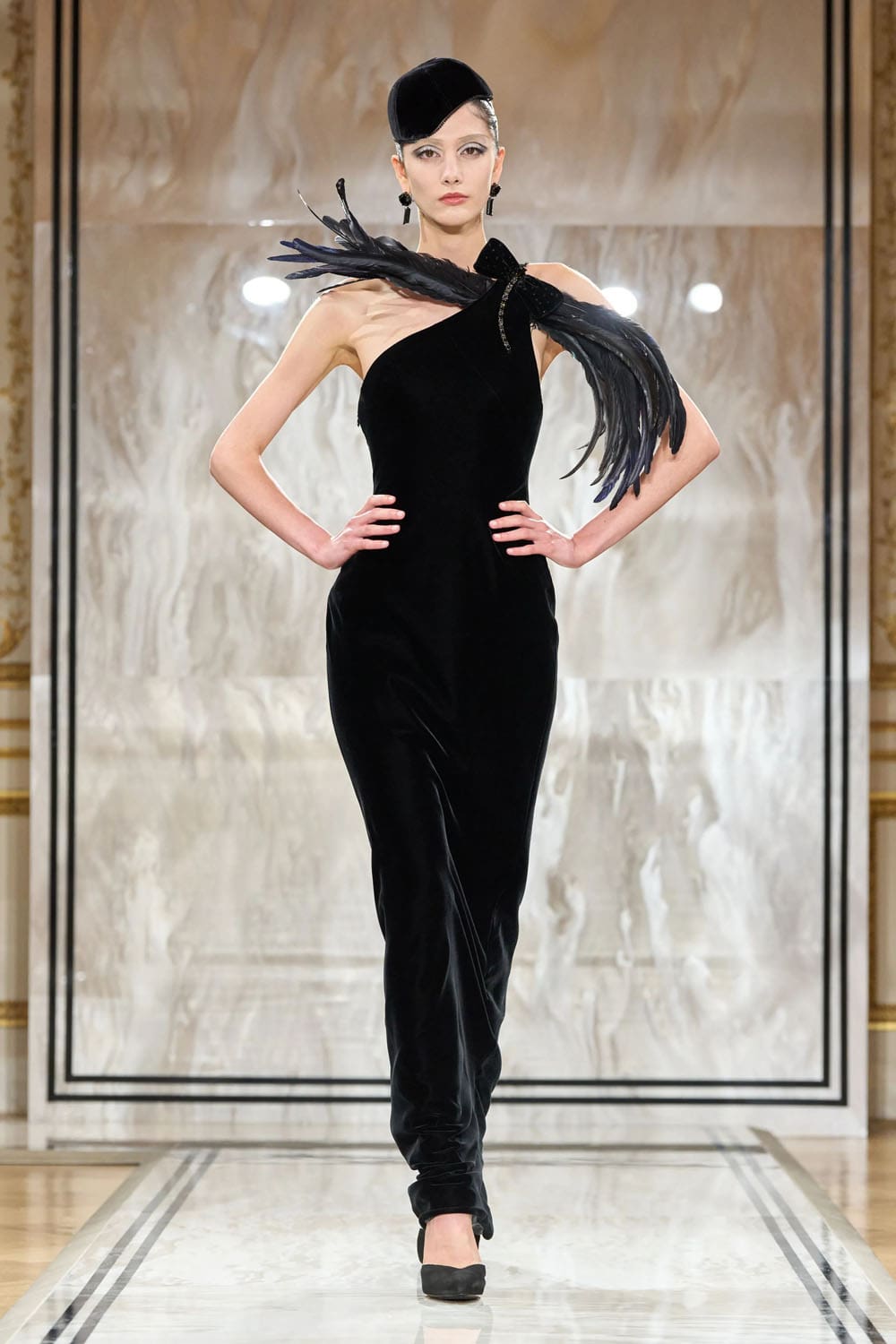 Armani Privè Autunno Inverno 2025 2026 Haute Couture Runway Magazine (59)