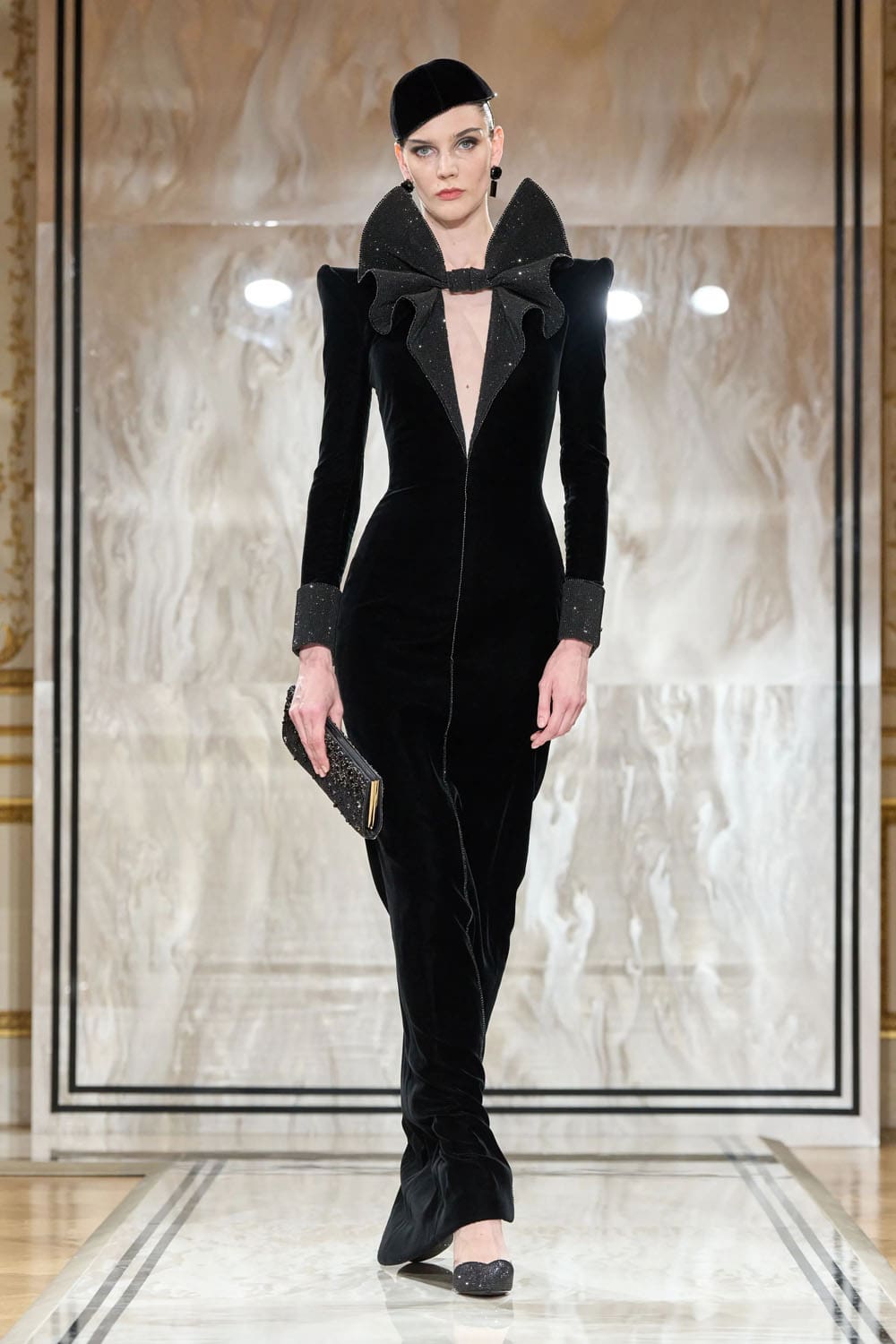 Armani Privè Autunno Inverno 2025 2026 Haute Couture Runway Magazine (62)