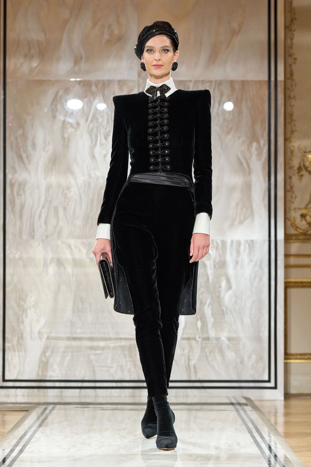 Armani Privè Autunno Inverno 2025 2026 Haute Couture Runway Magazine (67)