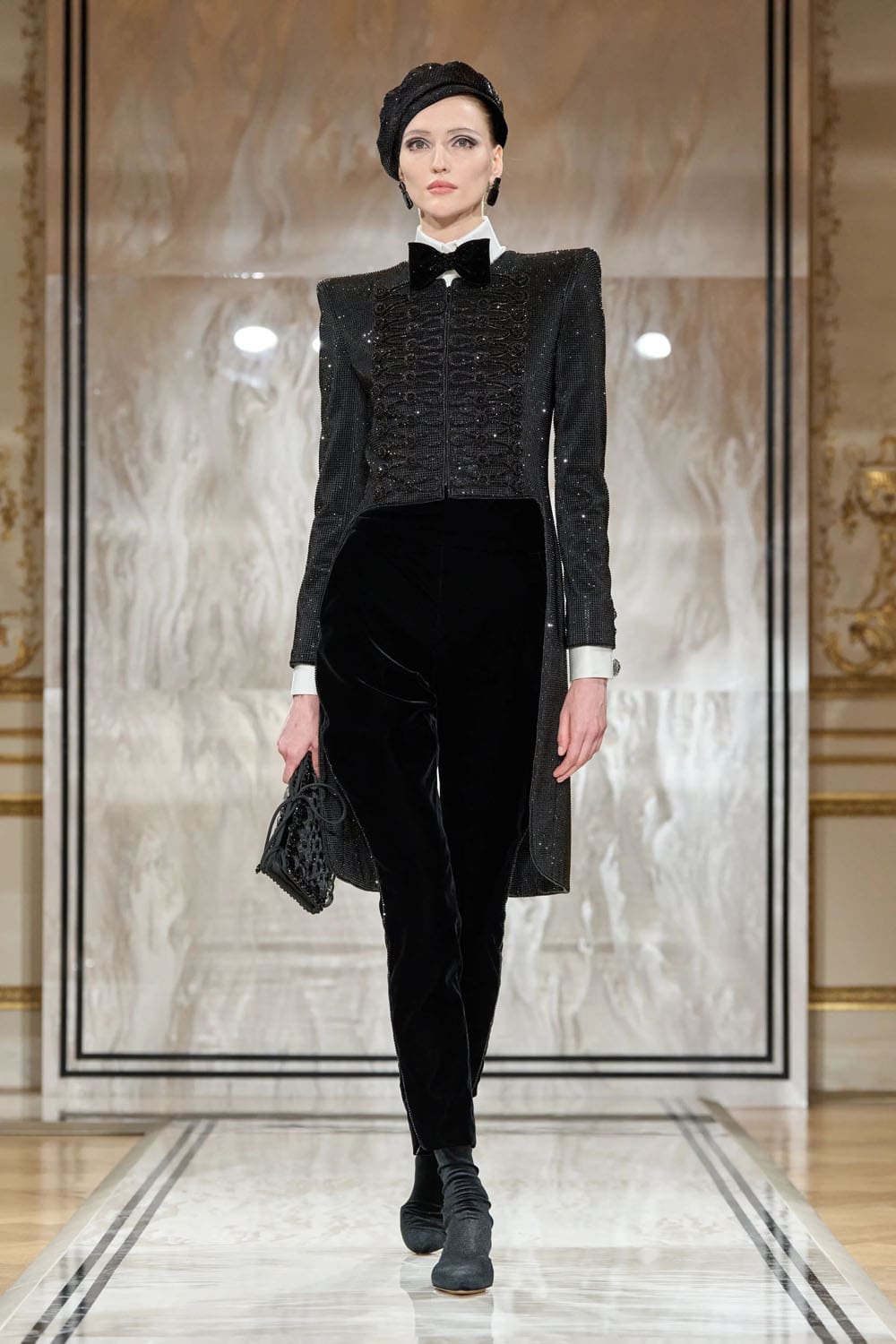Armani Privè Autunno Inverno 2025 2026 Haute Couture Runway Magazine (68)